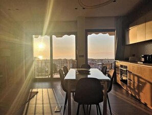 Dining - ALTA MARE city & sea VIEW- Cent Lux Apt (2BD, 2WC) (Zakinthos)