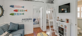 Walk to Bay Village, Beaches & More! Cozy Cottage
