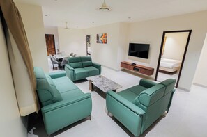 Family Studio Suite | Living area