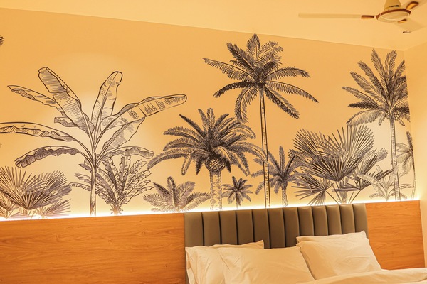 Elite Studio Suite | Premium bedding, desk, laptop workspace, free WiFi