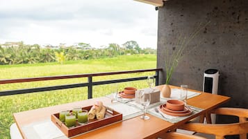 Villa, 2 chambres, piscine privée | Cuisine privée | Chaise haute