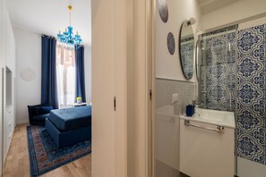 Shower, bidet, towels - A comfortable and charming 40 square meters apartment, perfect for three people, located on the second floor of a period building with an elevator (NOT accessible to disabled guests).The property is located near Rome Termini Station and the Castro Pretor (Rome)