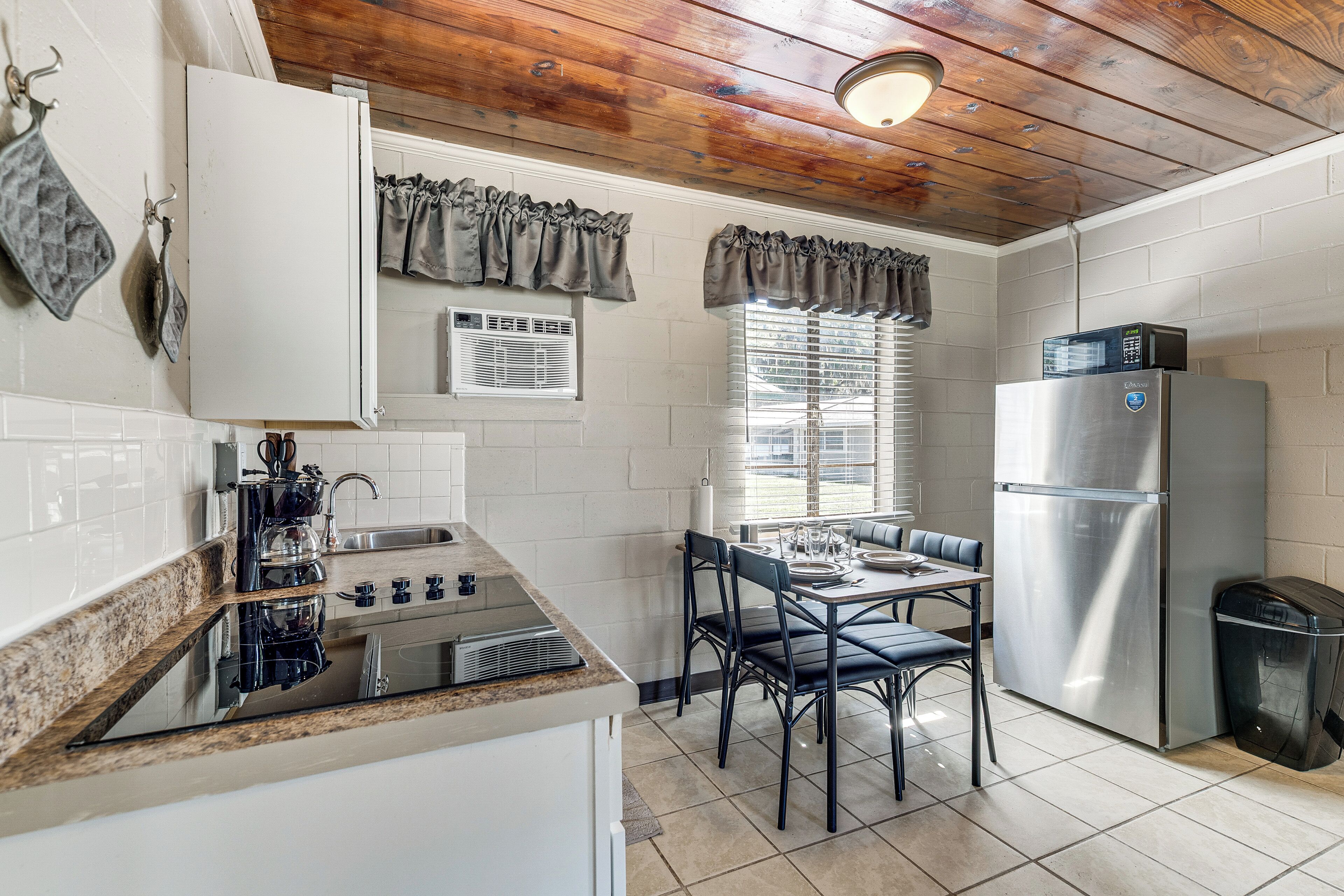 Fridge, microwave, stovetop, coffee/tea maker