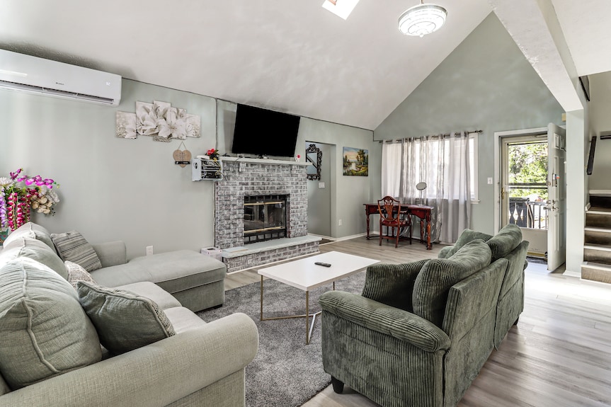 Lake Access & Game Room! Poconos Resort Getaway - Tobyhanna, PA