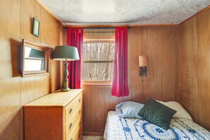 Escritorio, internet y ropa de cama 