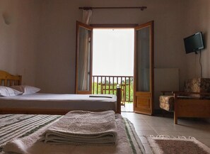 WiFi, bed sheets - Studio Apartment 'Hotel Antigoni Double Room 2' with Lake View, Wi-Fi and Air Conditioning (Neochori)