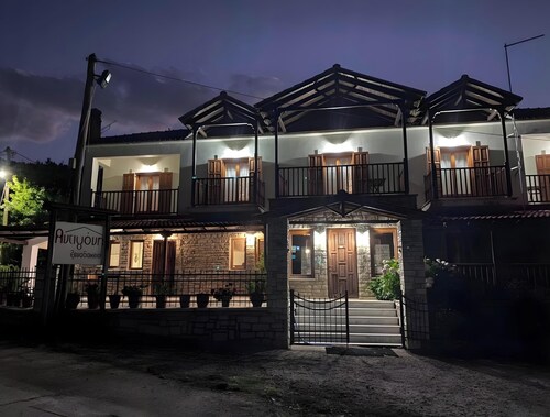 Studio Apartment 'Hotel Antigoni Triple Room 11' with Lake View, Wi-Fi and Air Conditioning