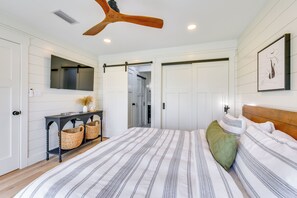 Desk, iron/ironing board, travel cot, Internet - Walk to Beach: Designer PCB Retreat Near 30A! (Panama City Beach)