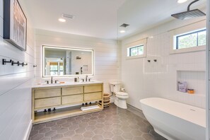 Hair dryer, towels - Walk to Beach: Designer PCB Retreat Near 30A! (Panama City Beach)