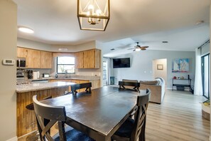 Dining - Tee Times & Beach Vibes! Rotonda West Home w/ Pool (Rotonda West)