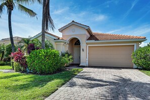 Exterior - Extended Stay in Naples! Home w/ Community Perks (Naples)