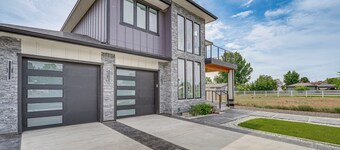 Pool, Hot Tub, Dock & Views! Luxe Moses Lake Manor