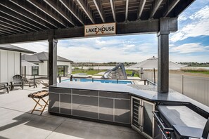 Pool - Pool, Hot Tub, Dock & Views! Luxe Moses Lake Manor (Moses Lake)