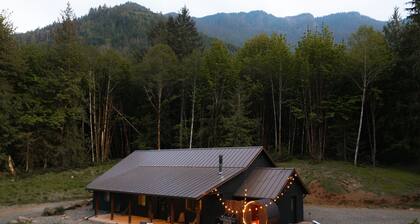 28-Acre Olympic Forest Cabin, Hot Tub, Sauna, Fire Pits, Sleeps 8, Pets OK