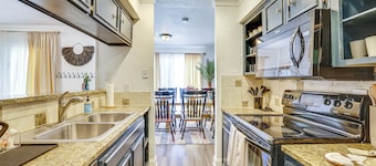 6 Mi to AT&T Stadium! Texan-Themed Townhome