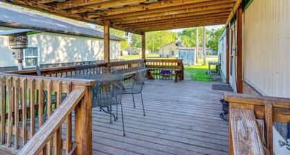 3 Mi to Swan Lake! Hunting & Fishing Retreat
