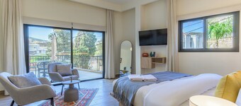 Quattro - Deluxe Studios & Rooftop in Batroun