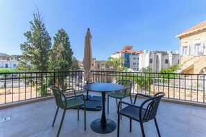 Estudio Deluxe, 1 cama doble, cocina básica, vistas a la ciudad | Terraza o patio