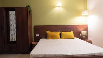 Individually furnished, desk, laptop workspace, bed sheets