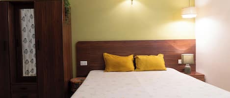 Individually furnished, desk, laptop workspace, bed sheets
