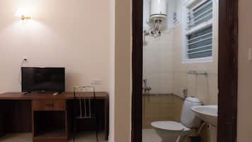 Shower, free toiletries, towels