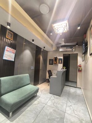 Lobby - Hotel Royal Villa  (Ahmedabad)
