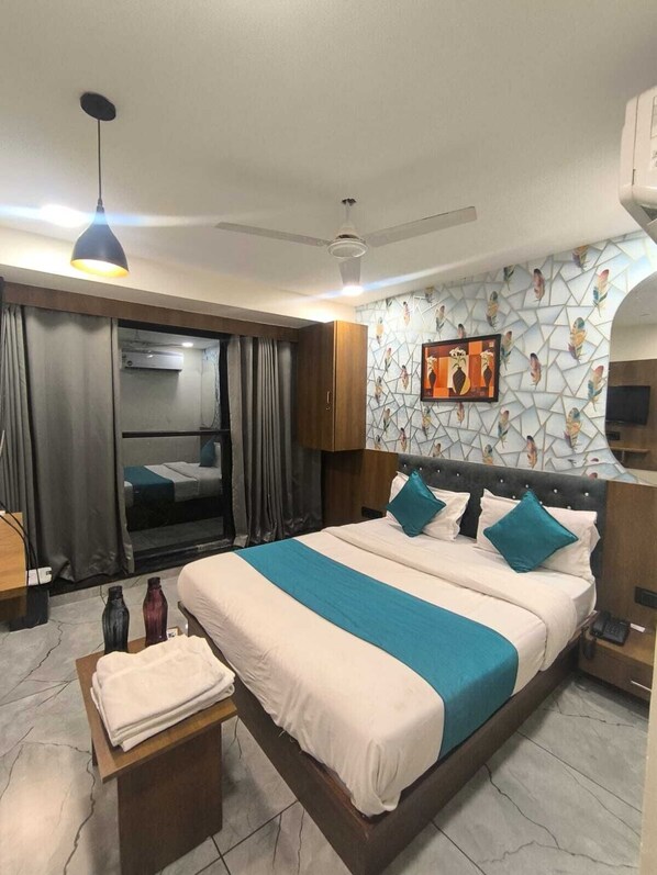 Deluxe Double Room, Balcony, City View | Soundproofing, iron/ironing board, free WiFi - Hotel Royal Villa  (Ahmedabad)