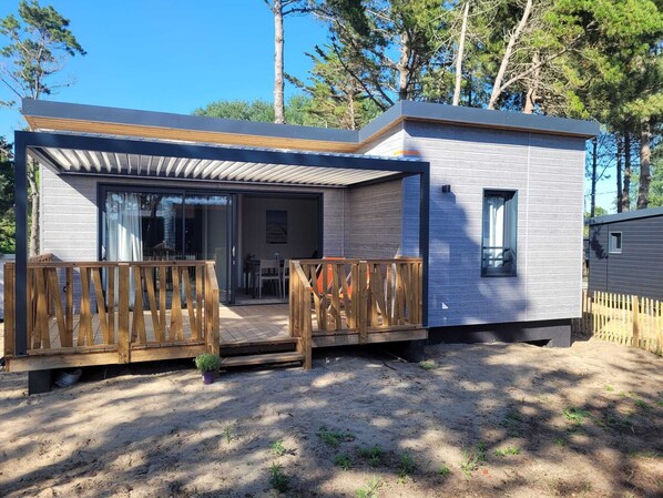 Exterior - Vrbo Property (Jullouville)