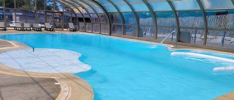 Piscina interna, piscina aquecida
