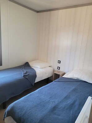 Room - Vrbo Property (Jullouville)