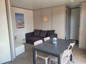 Dining - Vrbo Property (Jullouville)