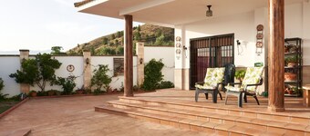 Holiday Home 'La Majailla' with Pool, Mountain Views, Wi-Fi & Air Conditioning