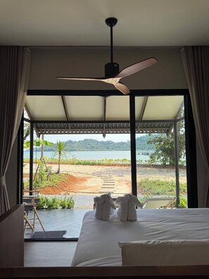 Free minibar items, desk, laptop workspace, free WiFi - Waveandvibes (Ko Chang)