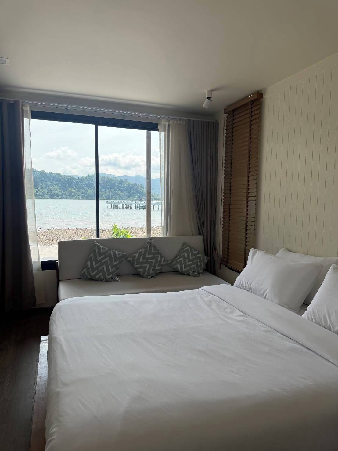 Free minibar items, desk, laptop workspace, free WiFi