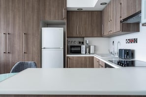 Fridge, microwave, oven, stovetop - Seaview Penthouse Studio in Limassol (Limassol)
