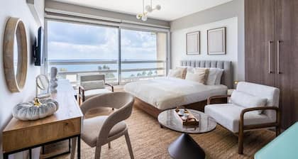 Seaview Penthouse Studio in Limassol