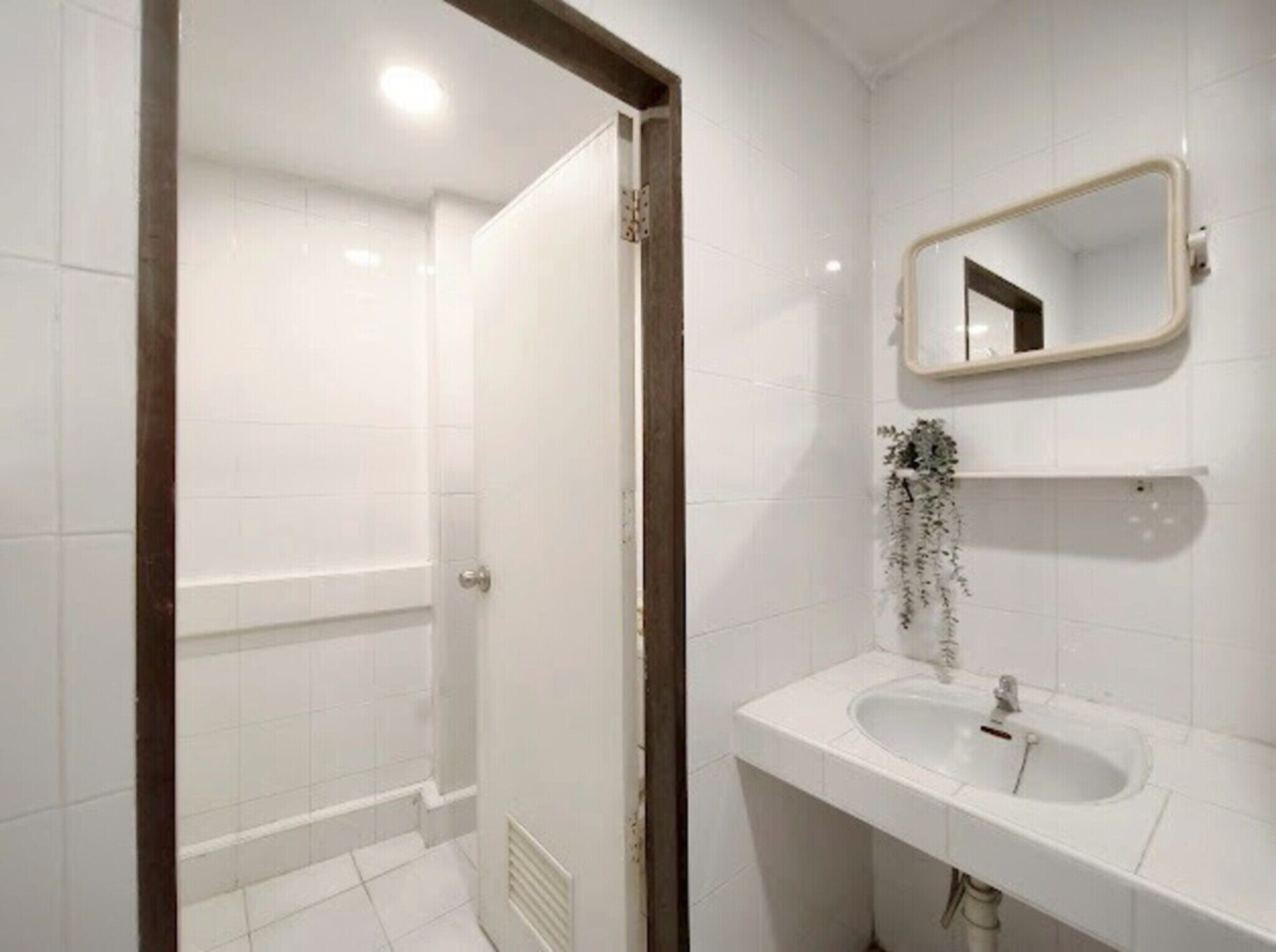 Ducha, artículos de tocador gratuitos, secador de pelo, toallas