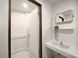 Superior Room, City View | Bathroom