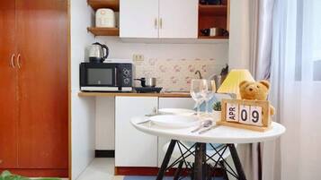 Superior Room, Garden View | Desk, rollaway beds, free WiFi, bed sheets