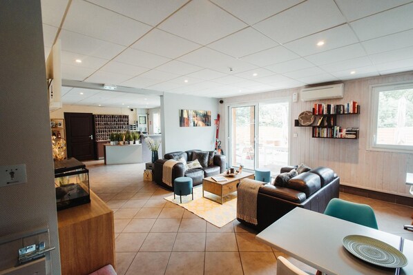 Interior - Studio for 4 near Pyrenees Ski Slopes (Ax-les-Thermes)