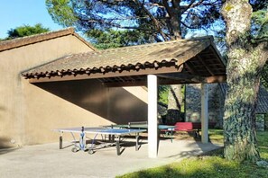 Outdoor dining - Cozy Couples Cottage in Ardèche (Chambonas)
