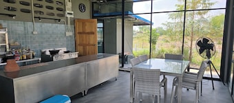 Room-charming Bungalow Retreat in Khuean