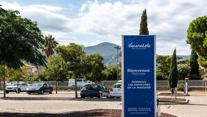 A signboard with 'Vacancéole' and 'Bienvenue' indicating a welcoming sign for a property. - Escape with Pool, Gym & Balcony (Argeles-sur-mer)