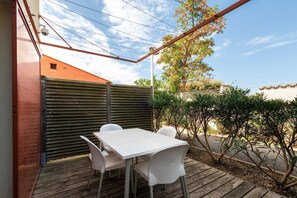 Outdoor dining - Escape with Pool, Gym & Balcony (Argeles-sur-mer)