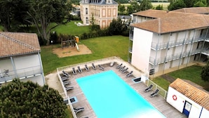 Pool - Cozy Stay Near La Rochelle for 2 (Lagord)