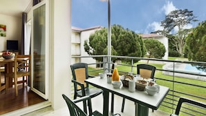 Outdoor dining - Cozy Stay Near La Rochelle for 2 (Lagord)