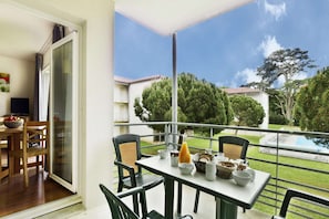 Unclassified image, 5 of 17, button - Cozy Stay Near La Rochelle for 2 (Lagord)