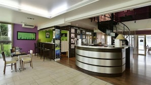 Lobby - Cozy Stay Near La Rochelle for 2 (Lagord)
