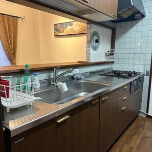 Vila Mewah, 5 kamar tidur, balkon | Dapur pribadi | Lemari es, microwave, kompor, dan peralatan masak/sendok-piring