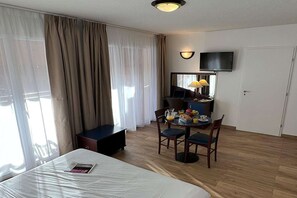 Free WiFi - Renovated studio with mountain view (BOLQUERE)